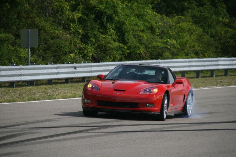  Chevrolet Covette ZR1 Tire Burn 2009 года  (фото 26 из 27)